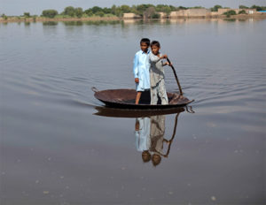 UNICEF photo of children in flooded area